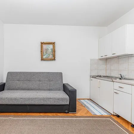 1 Bedroom In Seget Donji Трогир