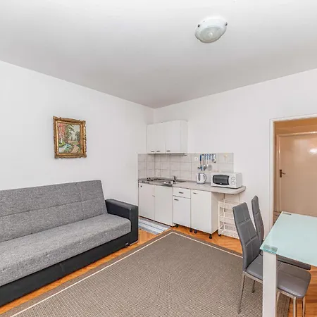 Апартаменты 1 Bedroom In Seget Donji Трогир