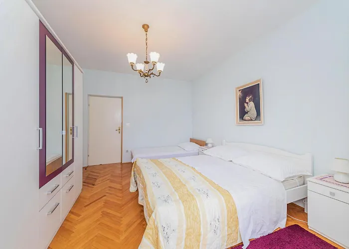 1 Bedroom In Seget Donji Апартаменты *