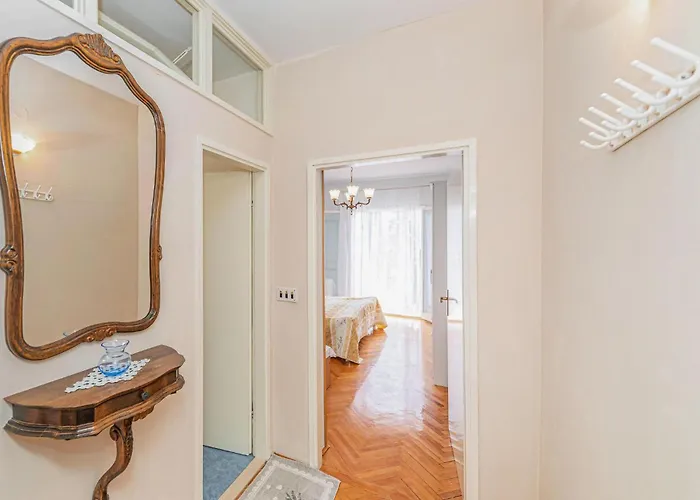 1 Bedroom In Seget Donji * Трогир