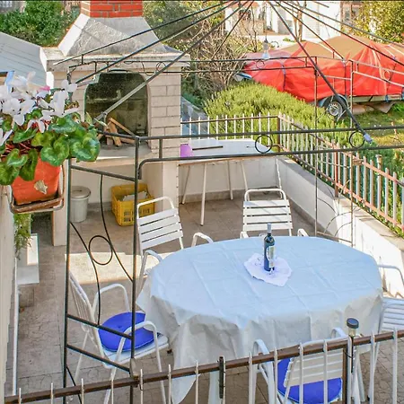 1 Bedroom In Seget Donji Apartment *