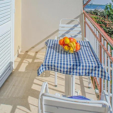 1 Bedroom In Seget Donji Apartment Trogir