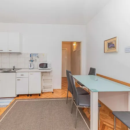 1 Bedroom In Seget Donji