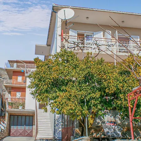 Apartment 1 Bedroom In Seget Donji